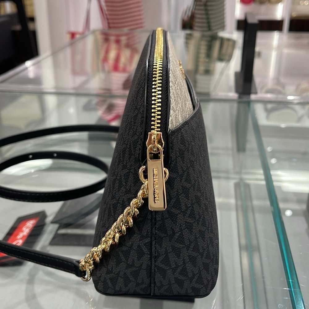 MICHAEL KORS
Jet Set Travel Medium Color-Block Signature Logo Dome Crossbody Bag - Picture 4 of 16